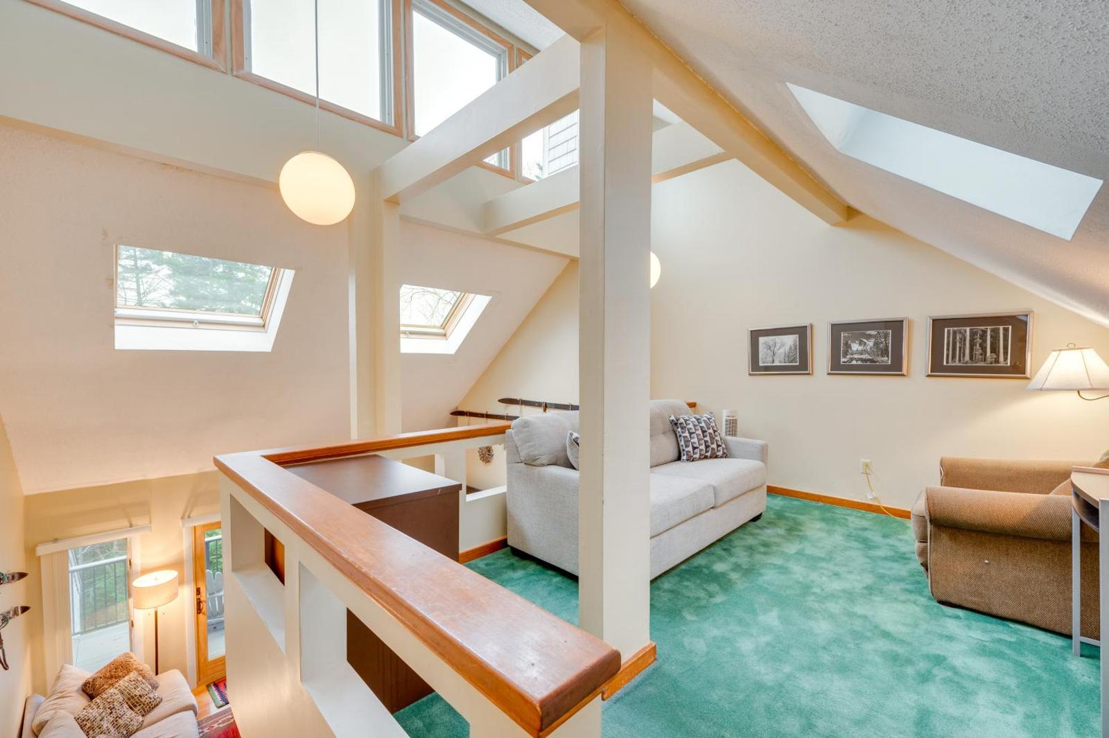 Cozy Ski-in and Ski-out Condo on Bretton Woods Ski Mtn Main image 1